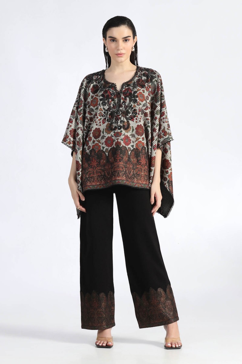 KNITED PONCHO SET WITH DIGITAL PRINT AND EMBROIDERY